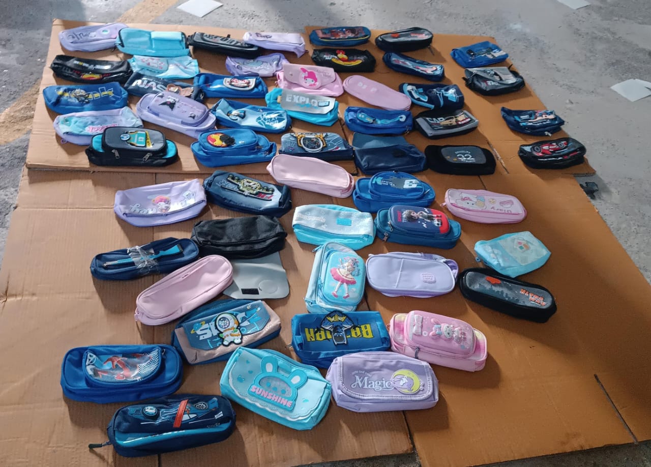 Mix Design Pouch – Stylish and Versatile Storage Bag (1pc) Mix Design Pouch – Stylish and Versatile Storage Bag (1pc)